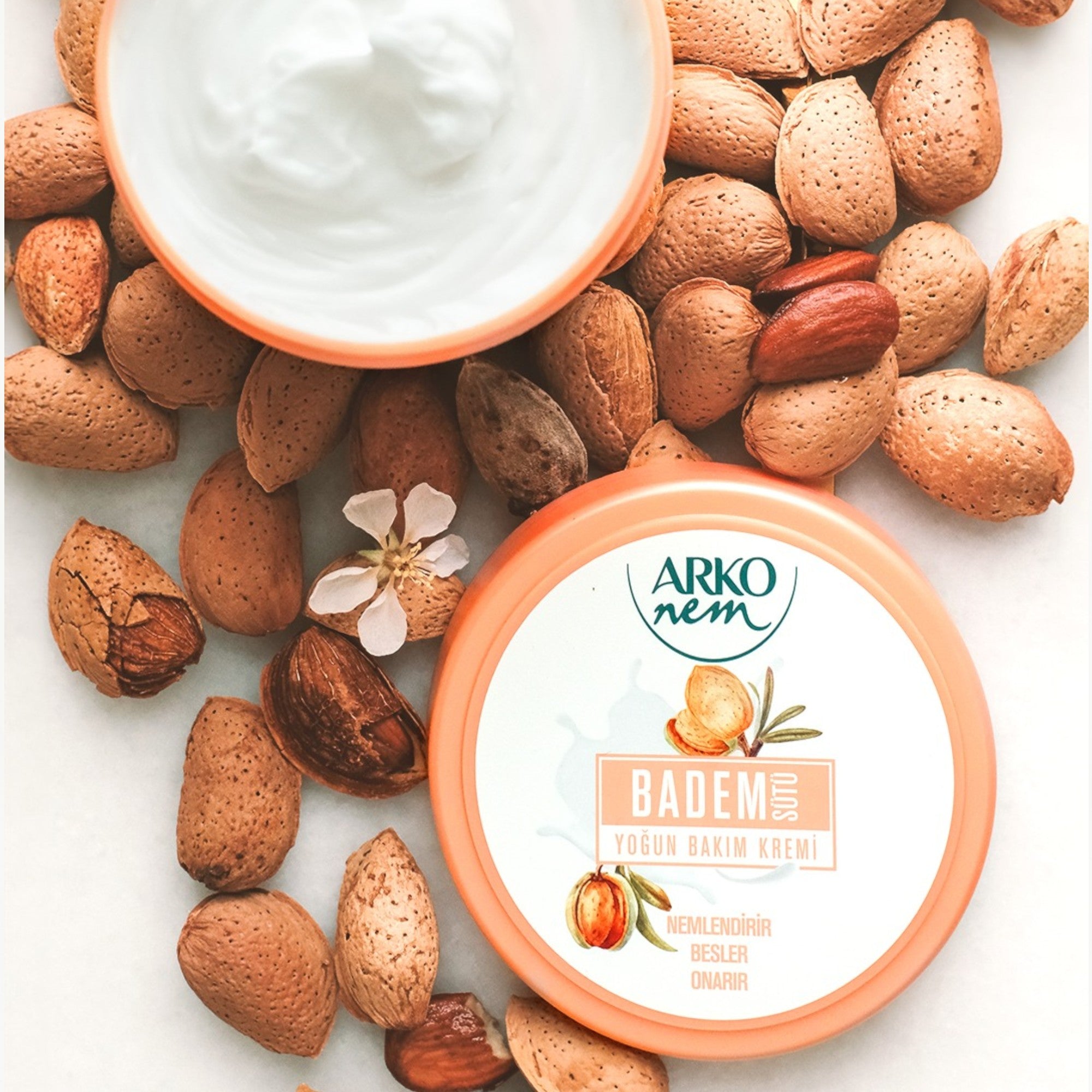 Arko Moisturising Cream Almond – 250ml