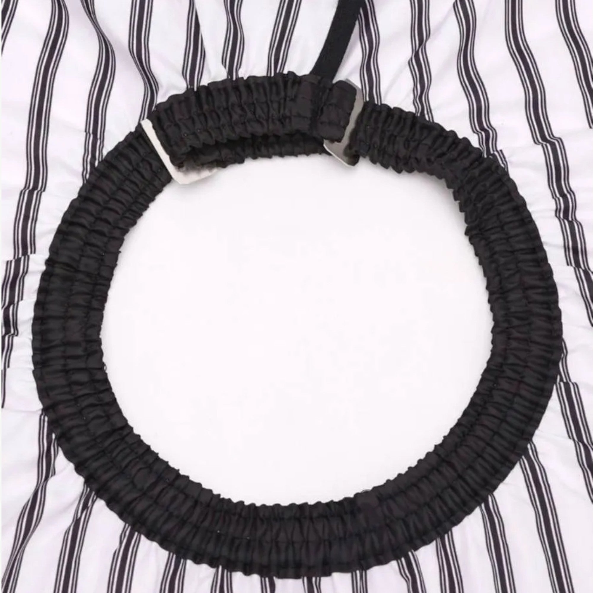 Wahl Barber Gown Black / White