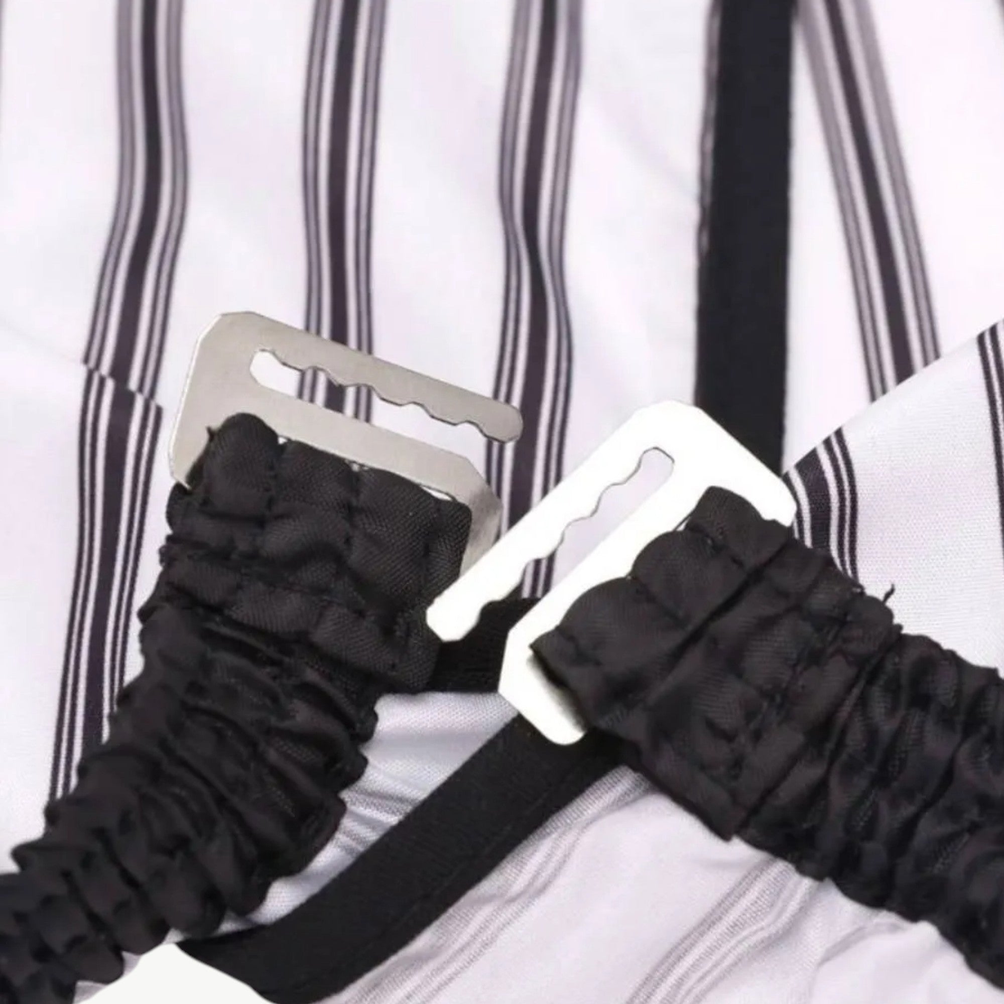 Wahl Barber Gown Black / White